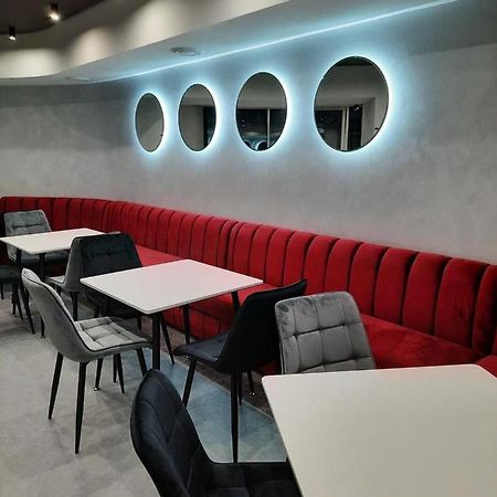 Red Cube Hotel 卡缅涅茨-波多利斯基 外观 照片
